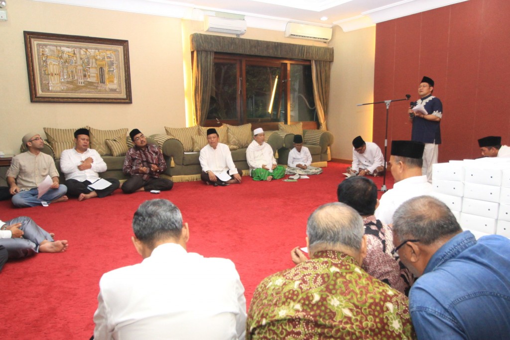 Acara rutin Istighosah dan Mujahadah di rumah dinas Menteri Riset, Teknologi dan Pendidikan Tinggi jl. Widya Chandra, Jakarta Selatan, Rabu (1/4) malam